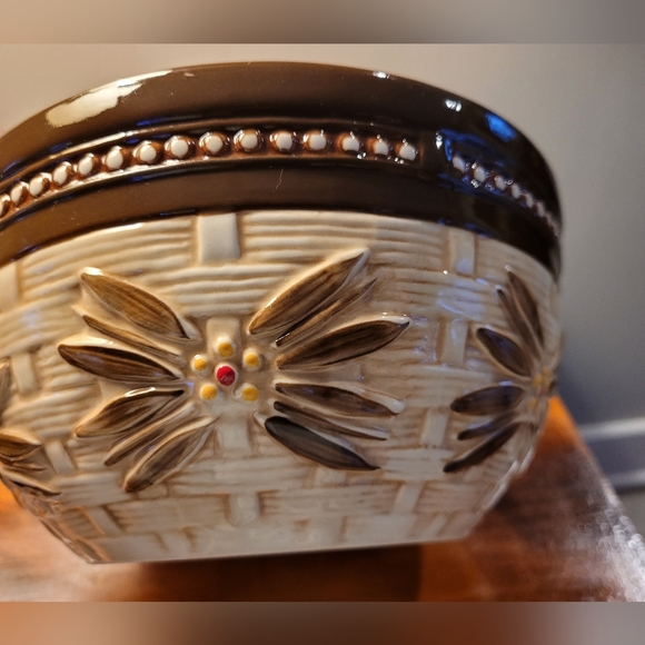 Temp-tations Old World basket weave bowl. - Picture 4 of 6